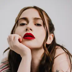 Carolina Severoを聴いたり、ミュージックビデオを鑑賞したり、経歴やツアー日程などを確認したりしましょう！