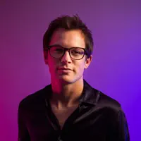 Escucha a undefined, mira videos musicales, lee su biografía, consulta las fechas de las gira y más.