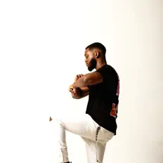 B.M.G.を聴いたり、ミュージックビデオを鑑賞したり、経歴やツアー日程などを確認したりしましょう！