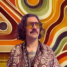 Ouve gienti, vê vídeos de música, lê a biografia, vê as datas da digressão e muito mais!