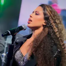 LIZA ADRIANO सुनें, म्यूज़िक वीडियो देखें, बायो पढ़ें, दौरे की तारीखें और बहुत कुछ देखें!