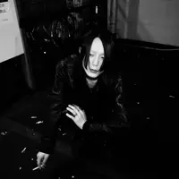 Hör dir undefined an, schau dir Musikvideos an, lies die Biografie, finde Tourdaten und mehr!