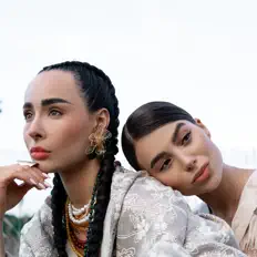 Ascolta SESTRA, guarda video musicali, leggi la biografia, vedi le date del tour & altro!