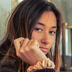 Ouça Shenoa, assista a videoclipes, leia a biografia, veja as datas das turnês e mais!