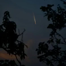 Dengarkan lightfades, tonton video musik, baca bio, lihat tanggal tur & lainnya!