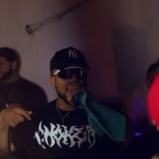 esse.T सुनें, म्यूज़िक वीडियो देखें, बायो पढ़ें, दौरे की तारीखें और बहुत कुछ देखें!