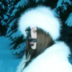 Poslechněte si interpreta 1:33AM, sledujte hudební videa, přečtěte si životopis, podívejte se na data turné a další informace.