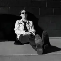 Écoutez undefined, regardez des vidéoclips, lisez la biographie, consultez les dates de tournée et plus encore !