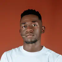 聆聽 undefined、觀看音樂影片、閱讀小傳、查看巡演日期等！