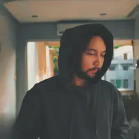 Escucha a undefined, mira vídeos musicales, lee la biografía, consulta fechas de giras y mucho más.