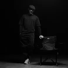 Posłuchaj wykonawcy J-0, obejrzyj teledyski, przeczytaj biografię, zobacz daty tras koncertowych i nie tylko!