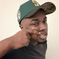 Hör dir undefined an, schau dir Musikvideos an, lies die Biografie, finde Tourdaten und mehr!