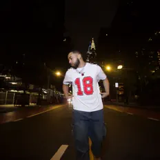 Hör dir Dean Monroe an, schau dir Musikvideos an, lies die Biografie, finde Tourdaten und mehr!