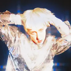 Rare DMを聴いたり、ミュージックビデオを鑑賞したり、経歴やツアー日程などを確認したりしましょう！