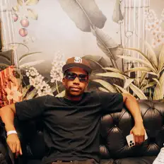 Poslechněte si interpreta Khumonxtrxs, sledujte hudební videa, přečtěte si životopis, podívejte se na data turné a další informace.