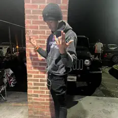 Écoutez ynlulkhris, regardez des vidéoclips, lisez la biographie, consultez les dates de tournée et plus encore !