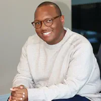 Ascolta undefined, guarda video musicali, leggi la biografia, vedi le date del tour & altro!