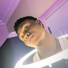 Light Boy सुनें, म्यूज़िक वीडियो देखें, बायो पढ़ें, दौरे की तारीखें और बहुत कुछ देखें!