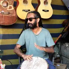 Dengarkan Anand Bhagat, tonton video musik, baca bio, lihat tanggal tur & lainnya!