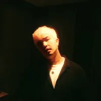 Escucha a undefined, mira videos musicales, lee su biografía, consulta las fechas de las gira y más.