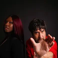 Cardboard Peopleを聴いたり、ミュージックビデオを鑑賞したり、経歴やツアー日程などを確認したりしましょう！