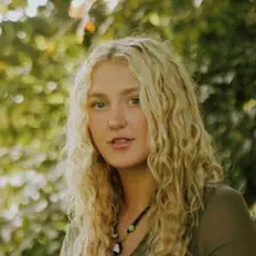 Escucha a Bodine Monet, mira videos musicales, lee su biografía, consulta las fechas de las gira y más.