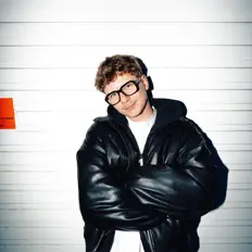 Akalex सुनें, म्यूज़िक वीडियो देखें, बायो पढ़ें, दौरे की तारीखें और बहुत कुछ देखें!