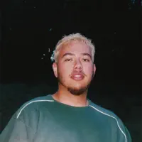 收听 undefined、观看音乐视频、阅读小传、查看巡演日期等 ！