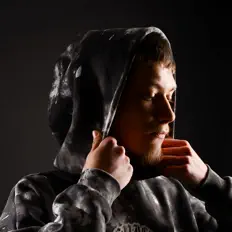 聆聽 LeJe、觀看音樂影片、閱讀小傳、查看巡演日期等！