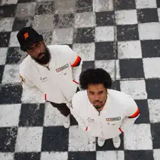 Hör dir FRGN-SPCMN an, schau dir Musikvideos an, lies die Biografie, finde Tourdaten und mehr!