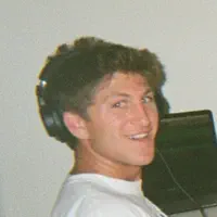 收听 undefined、观看音乐视频、阅读小传、查看巡演日期等 ！