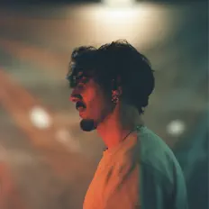 Escucha a Flo Malley, mira videos musicales, lee su biografía, consulta las fechas de las gira y más.