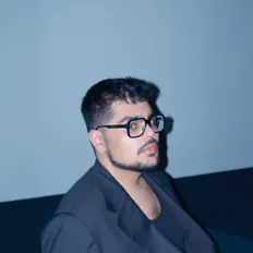 Ascolta Abdullah Siddiqui, guarda video musicali, leggi la biografia, vedi le date del tour & altro!