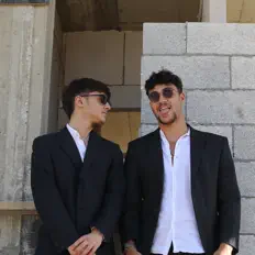Escucha a Nini & Niro, mira videos musicales, lee su biografía, consulta las fechas de las gira y más.
