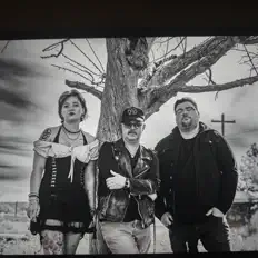 聆聽 Voltaire's Ghost、觀看音樂影片、閱讀小傳、查看巡演日期等！