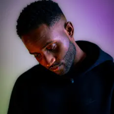 Ascolta Call Me Corron, guarda video musicali, leggi la biografia, vedi le date del tour & altro!