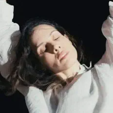 聆聽 נעמי חשמונאי、觀看音樂影片、閱讀小傳、查看巡演日期等！