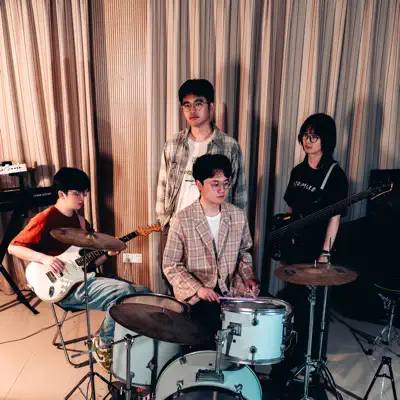 Listen to 黑莓果醬, watch music videos, read bio, see tour dates & more!