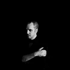 Hör dir Lady Aphina an, schau dir Musikvideos an, lies die Biografie, finde Tourdaten und mehr!
