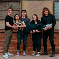 Escucha a Heading North, mira vídeos musicales, lee la biografía, consulta fechas de giras y mucho más.