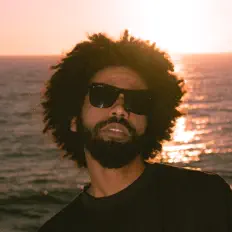 Luister naar Jordan Webb, bekijk muziekvideo's, lees de bio, bekijk de tourdata, en meer!