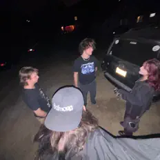 聆聽 amorebeautifulversionofyou、觀看音樂影片、閱讀小傳、查看巡演日期等！