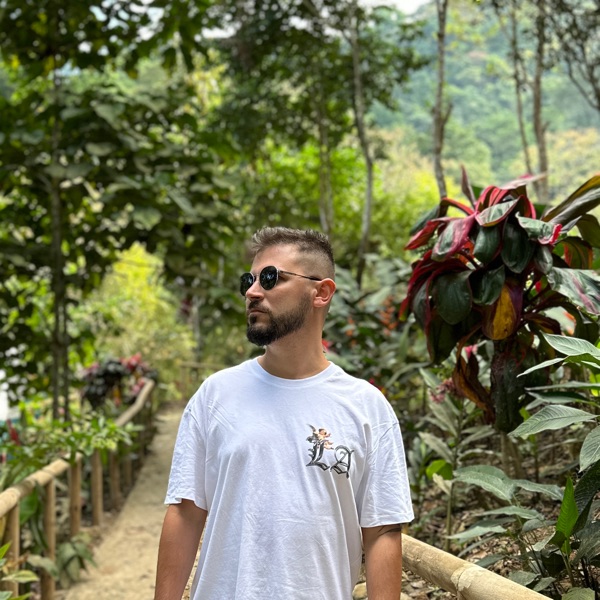 Alex Dark's avatar