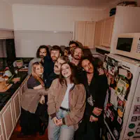 undefined을(를) 듣고, 뮤직 비디오를 보고, 약력을 읽고, 투어 일정 등을 확인하세요!