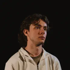 blue hour clubを聴いたり、ミュージックビデオを鑑賞したり、経歴やツアー日程などを確認したりしましょう！