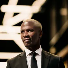 聆聽 KingShadP、觀看音樂影片、閱讀小傳、查看巡演日期等！