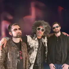 Luister naar Midnight Transit, bekijk muziekvideo's, lees de bio, bekijk de tourdata, en meer!