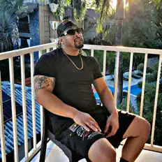 Troy Escar dinle, müzik videolarını izle, biyografisini oku, tur tarihlerini ve daha fazlasını gör!