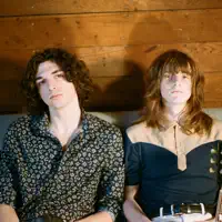 Dengarkan undefined, tonton video musik, baca bio, lihat tanggal tur & lainnya!