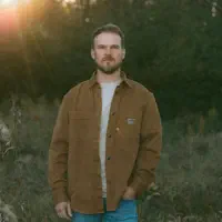 Dengarkan undefined, tonton video musik, baca bio, lihat tanggal tur & lainnya!